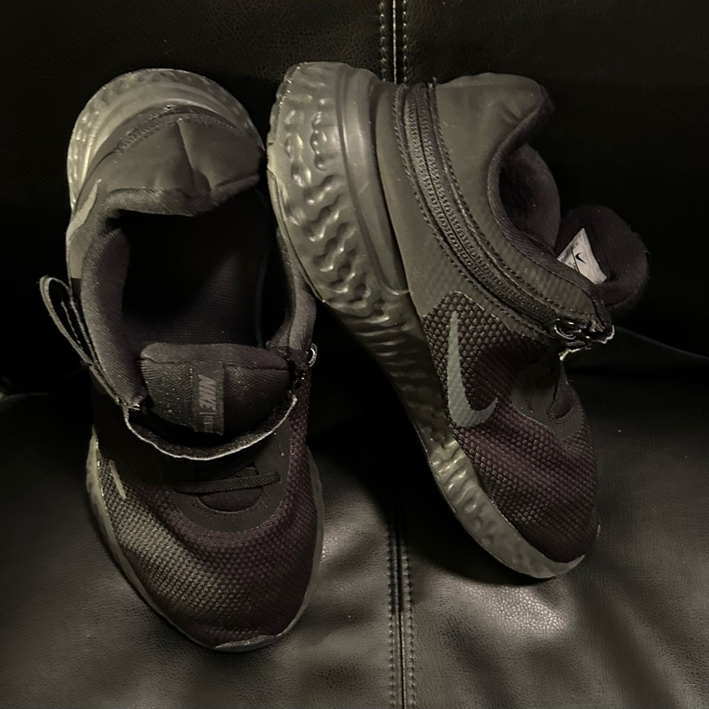 Loving Used Black Nike Revolution 5 FlyEase 9.5 Men’s Wide M CJ9885-001 shoe